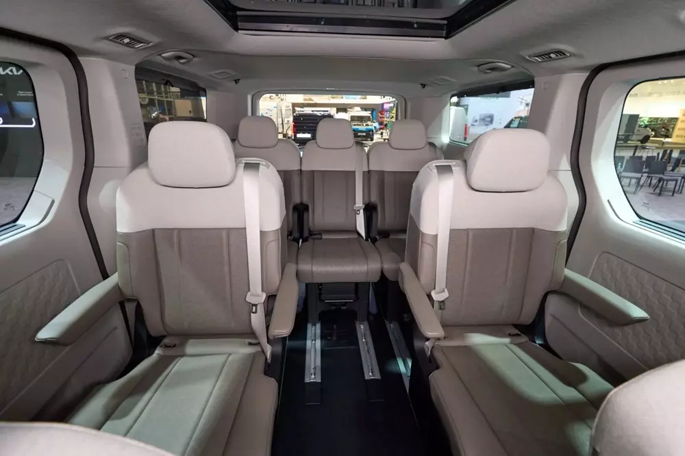 Kia PV7 Passenger được trang bị nội thất 7 chỗ, 9 chỗ hoặc 11 chỗ Kia PV7 Passenger được trang bị nội thất 7 chỗ, 9 chỗ hoặc 11 chỗ