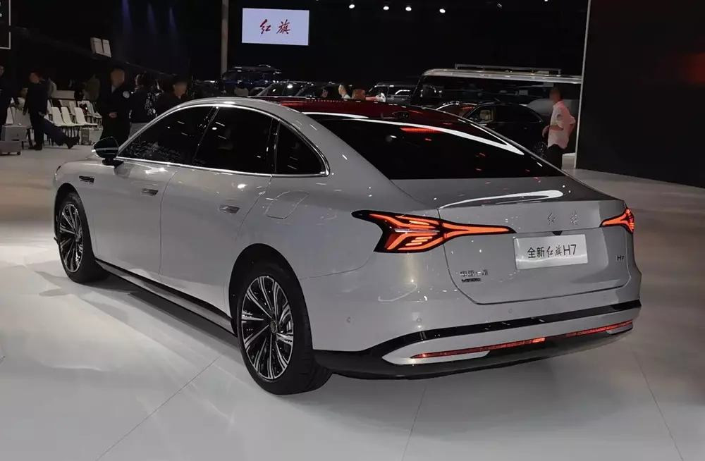 Hongqi H7 2027 chuyển sang dùng hệ truyền động PHEV mới Hongqi H7 2027 chuyển sang dùng hệ truyền động PHEV mới