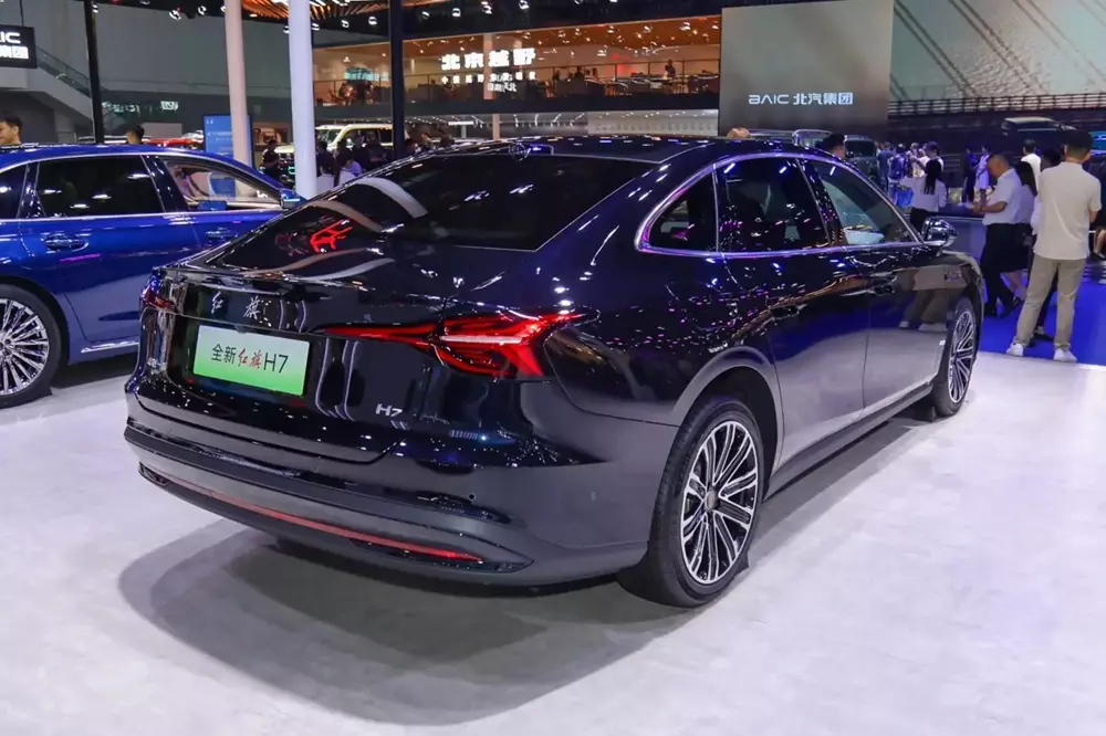 Hongqi H7 sở hữu trang bị an toàn đầy đủ Hongqi H7 sở hữu trang bị an toàn đầy đủ