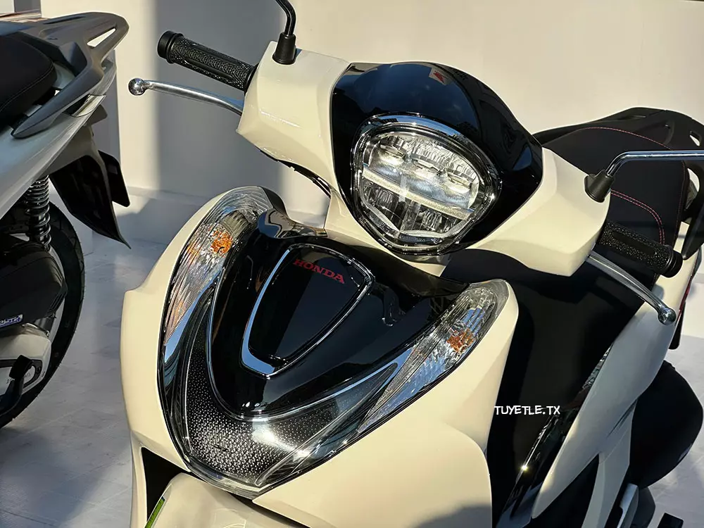 Cận cảnh cụm đèn trước của Honda Sh mode 2027 Cận cảnh cụm đèn trước của Honda Sh mode 2027