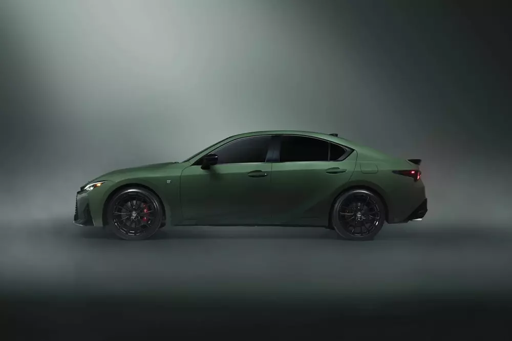 Chỉ có đúng 350 chiếc Lexus IS 2027 được trang bị gói Special Appearance Package Chỉ có đúng 350 chiếc Lexus IS 2027 được trang bị gói Special Appearance Package