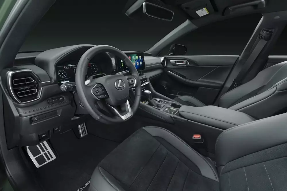 Nhờ gói Special Appearance Package, ghế của Lexus IS 2027 được bọc da pha da lộn Nhờ gói Special Appearance Package, ghế của Lexus IS 2027 được bọc da pha da lộn