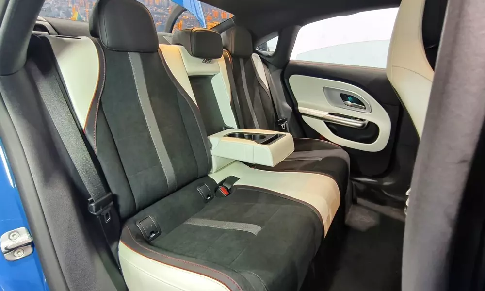 Ghế của Mercedes-Benz CLA 200 Electric được phối 2 tông màu tương phản Ghế của Mercedes-Benz CLA 200 Electric được phối 2 tông màu tương phản