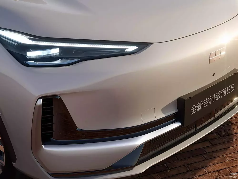 Geely EX5 2027 được trang bị đèn pha sắc sảo, tích hợp đèn LED định vị ban ngày