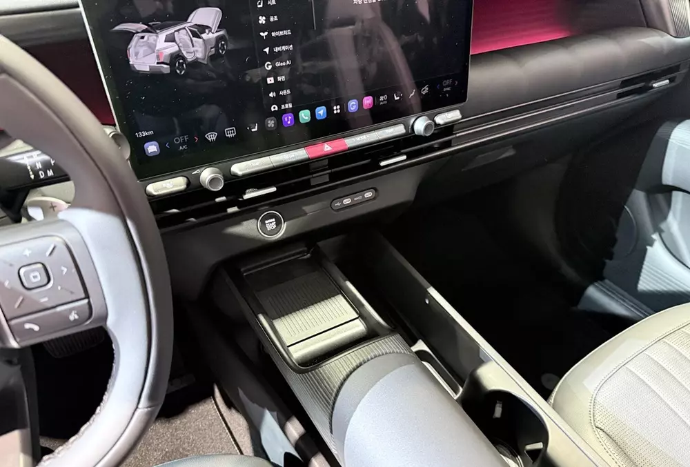 Bên dưới màn hình trung tâm của Hyundai Tucson 2027 có dãy nút bấm vật lý Bên dưới màn hình trung tâm của Hyundai Tucson 2027 có dãy nút bấm vật lý