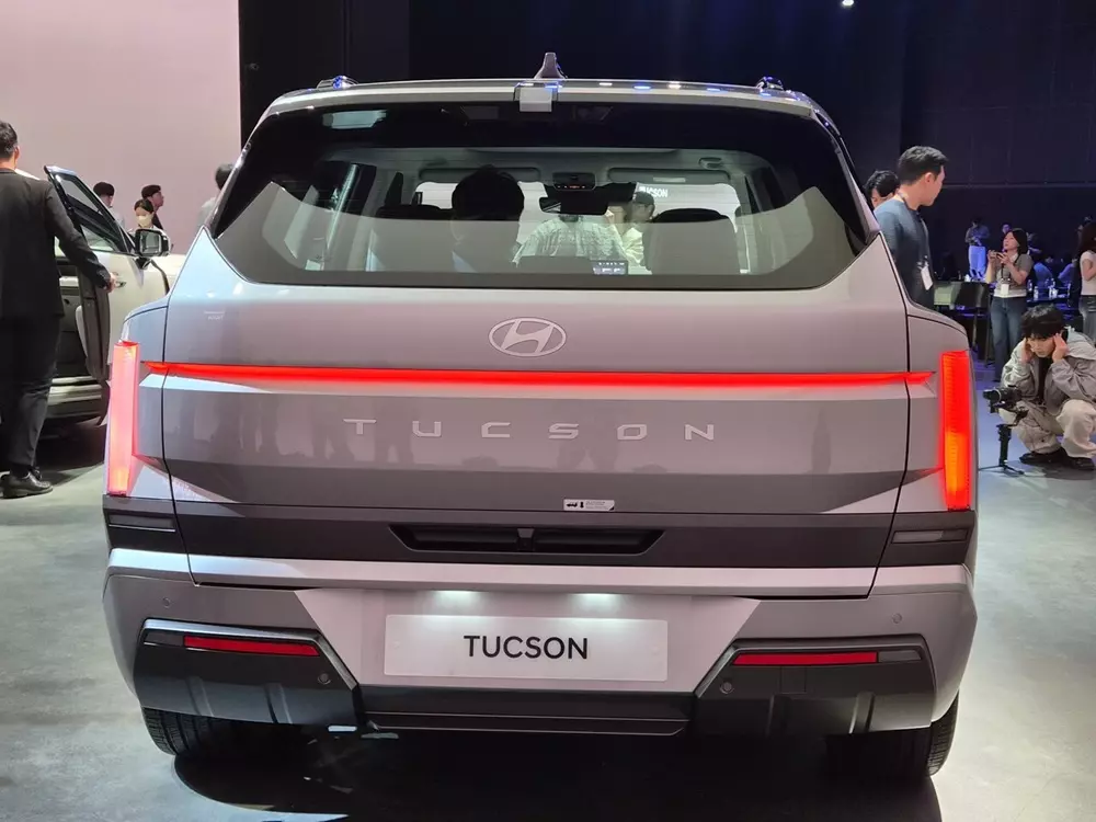 Hyundai Tucson 2027 nhìn từ phía sau Hyundai Tucson 2027 nhìn từ phía sau