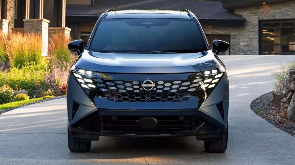 Cận cảnh khu vực đầu xe của Nissan X-Trail Hybrid 2027 Cận cảnh khu vực đầu xe của Nissan X-Trail Hybrid 2027