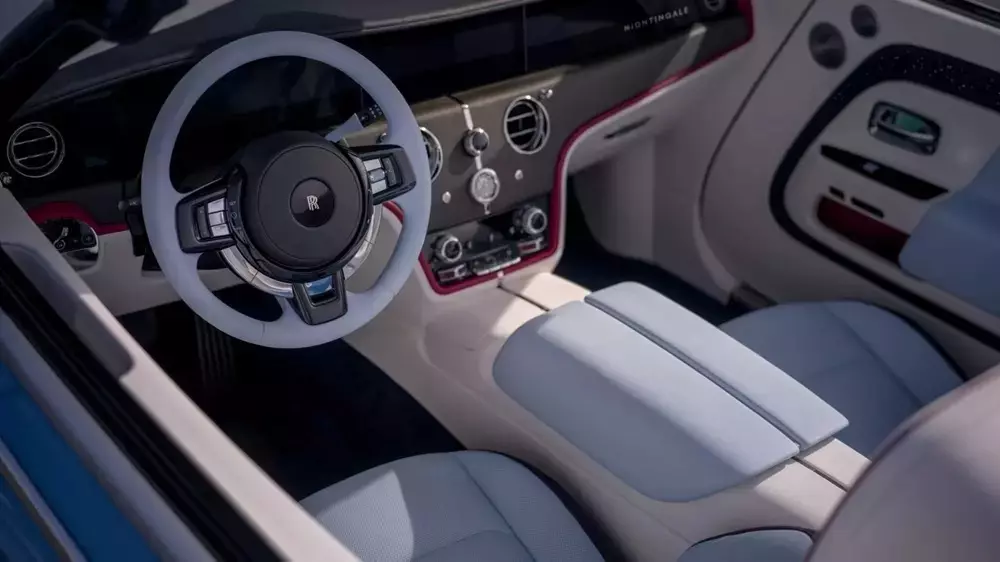 Khoang lái của Rolls-Royce Nightingale
