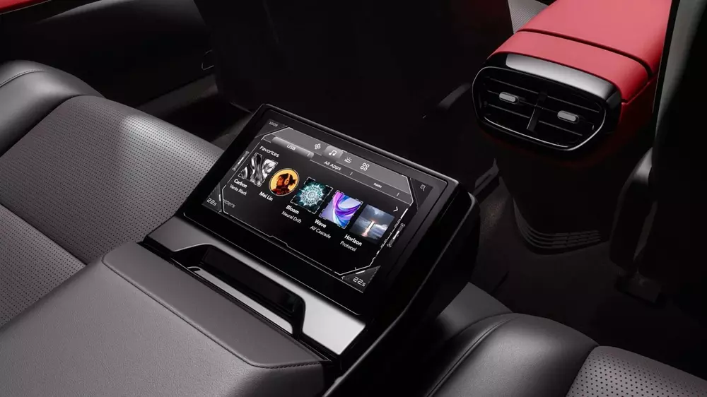 Ceer Exobot sở hữu màn hình 8 inch cho hành khách phía sau Ceer Exobot sở hữu màn hình 8 inch cho hành khách phía sau