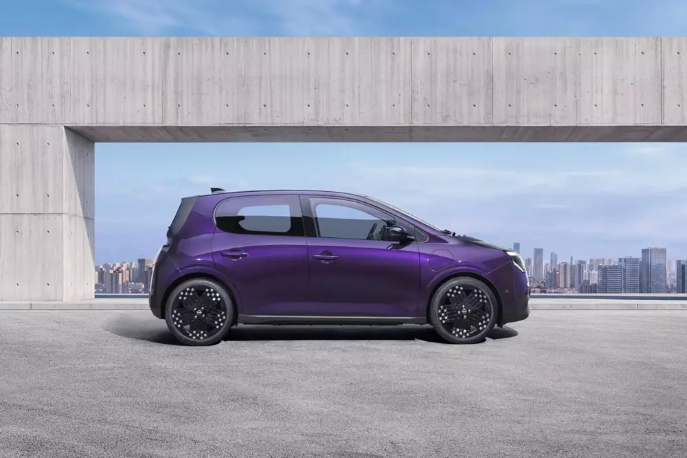 Nissan Pixo có kích thước chỉ tương đương Hyundai Grand i10 và Kia Morning Nissan Pixo có kích thước chỉ tương đương Hyundai Grand i10 và Kia Morning