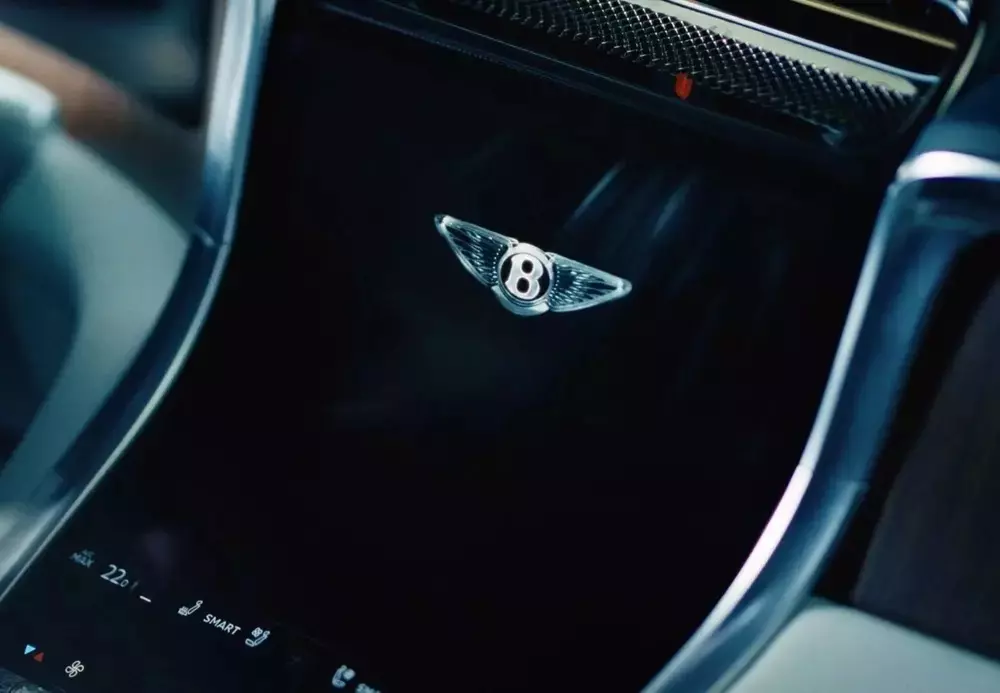 Bentley Torcal sở hữu màn hình thông tin giải trí có thiết kế cong Bentley Torcal sở hữu màn hình thông tin giải trí có thiết kế cong