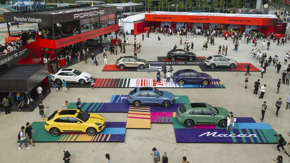 Những chiếc Porsche Macan được trưng bày tại sự kiện