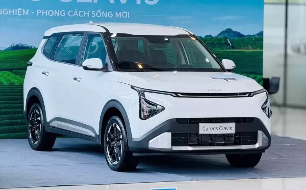 Ngắm hình ảnh bằng xương, bằng thịt của Kia Carens Clavis tại đại lý Việt Ngắm hình ảnh bằng xương, bằng thịt của Kia Carens Clavis tại đại lý Việt