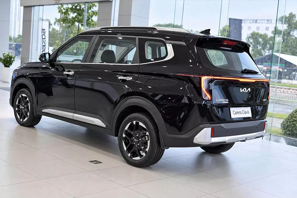 Khu vực bên sườn và phía sau của Kia Carens Clavis gần như giữ nguyên Khu vực bên sườn và phía sau của Kia Carens Clavis gần như giữ nguyên