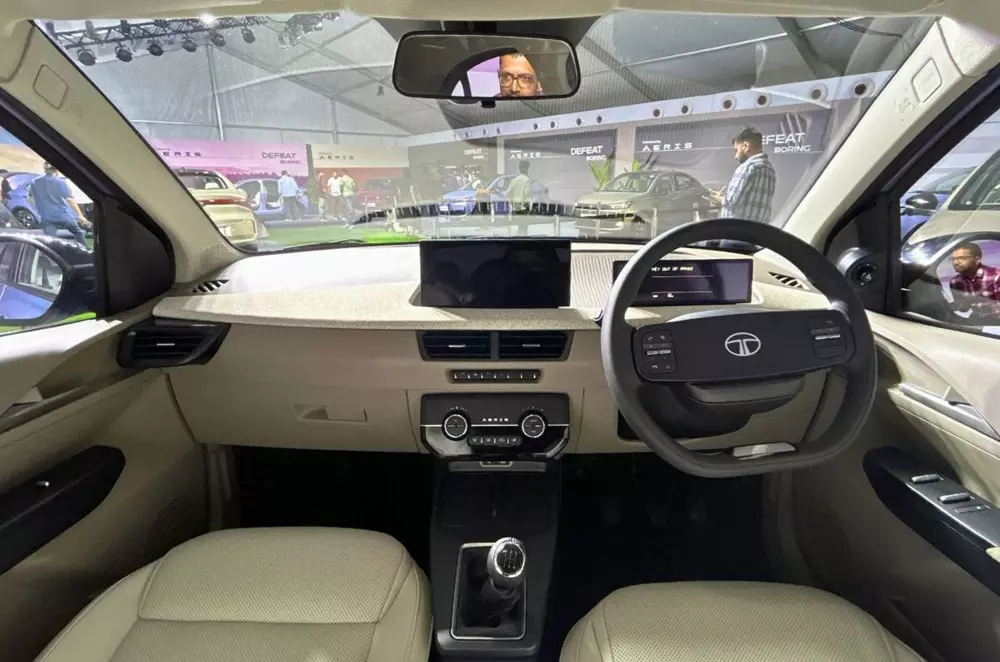 Khoang lái mới của Tata Aeris