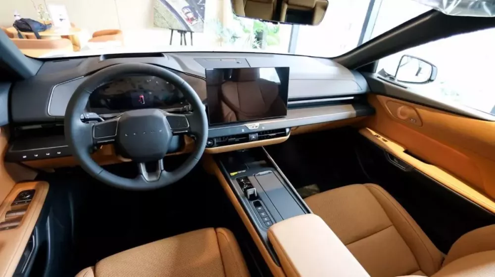 Khoang lái bên trong Lexus ES 2027