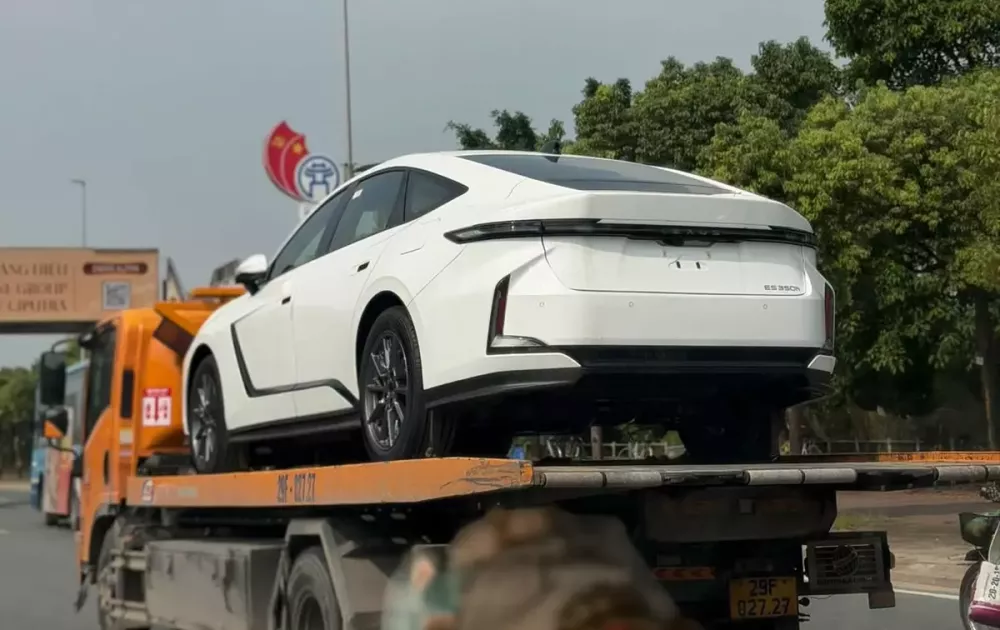 Chiếc Lexus ES 2027 này thuộc bản 350h