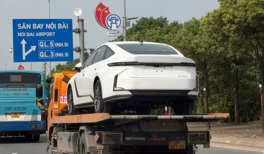 Lexus ES thế hệ mới xuất hiện trên đường phố Việt Nam, ra mắt vào tháng sau