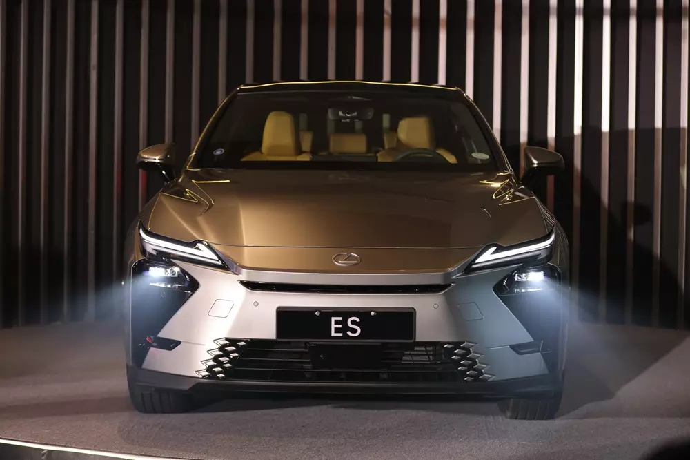 Lexus ES 2027 bản hybrid