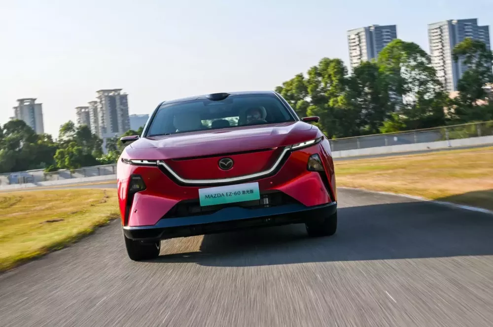 Mazda CX-6e bản nâng cấp vẫn giữ nguyên động cơ Mazda CX-6e bản nâng cấp vẫn giữ nguyên động cơ