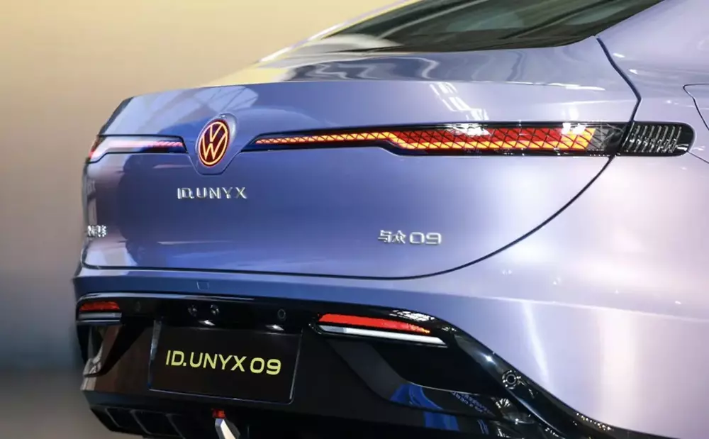 Cận cảnh cụm đèn hậu của Volkswagen ID. Unyx 09