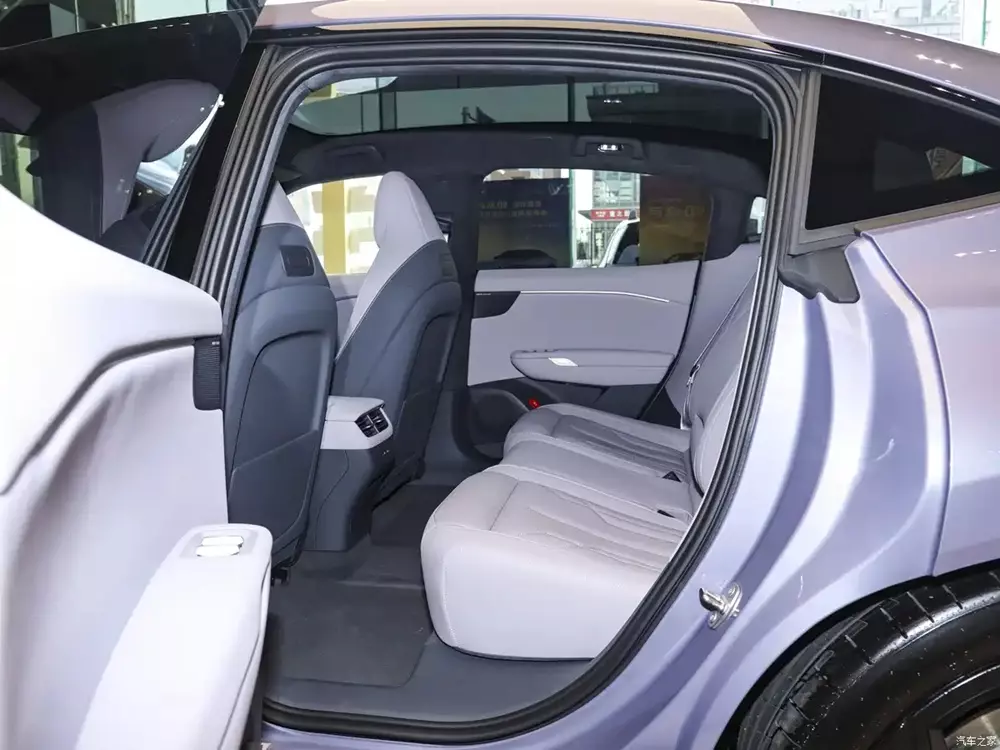 Hàng ghế sau của Volkswagen ID. Unyx 09 khá rộng rãi