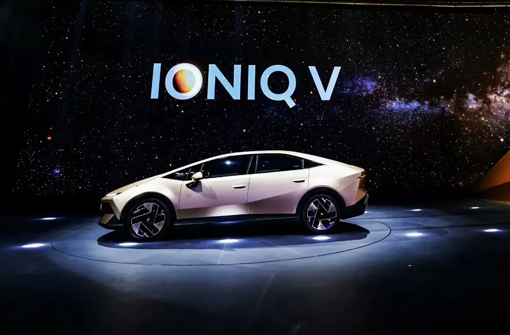 Hyundai Ioniq V chỉ ngắn hơn 10 mm so với Sonata Hyundai Ioniq V chỉ ngắn hơn 10 mm so với Sonata