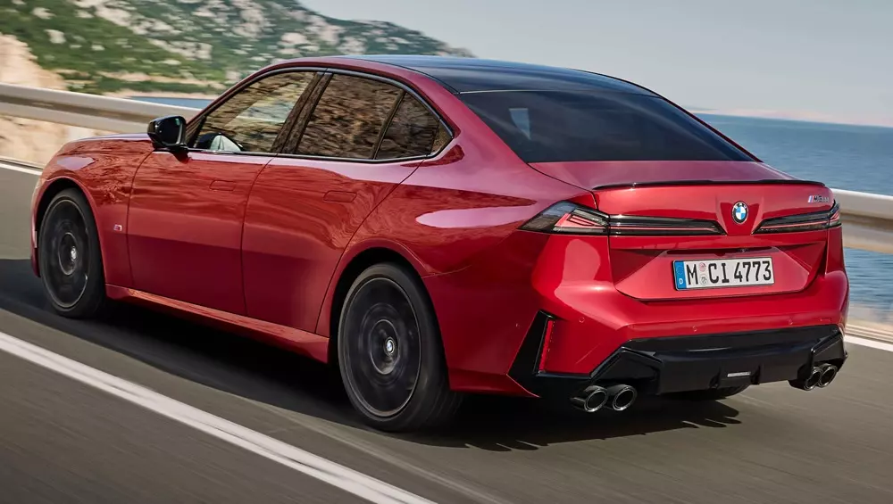 BMW M350 2027 cũng dùng động cơ mild hybrid nhưng mạnh mẽ hơn bản thường