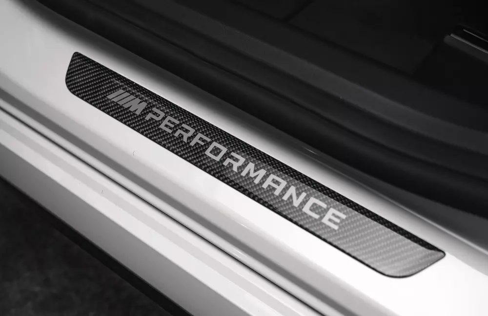 Ốp bậc cửa bằng sợi carbon của BMW i3 M60 2027 Ốp bậc cửa bằng sợi carbon của BMW i3 M60 2027