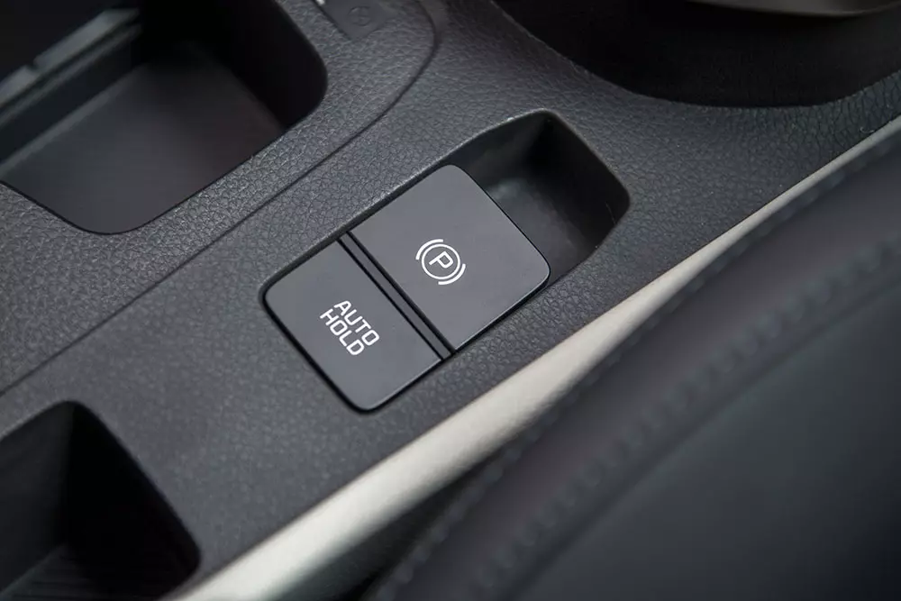 Kia Carens Clavis có phanh tay điện tử và Auto Hold Kia Carens Clavis có phanh tay điện tử và Auto Hold