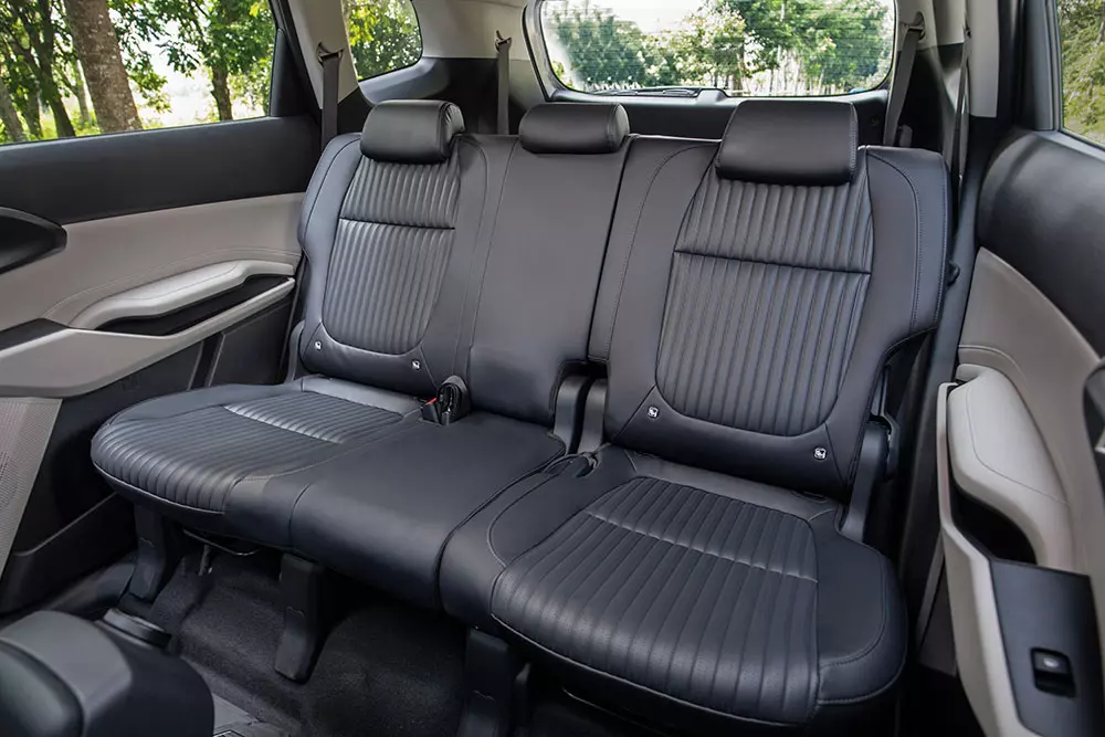 Hàng ghế giữa của Kia Carens Clavis Hàng ghế giữa của Kia Carens Clavis