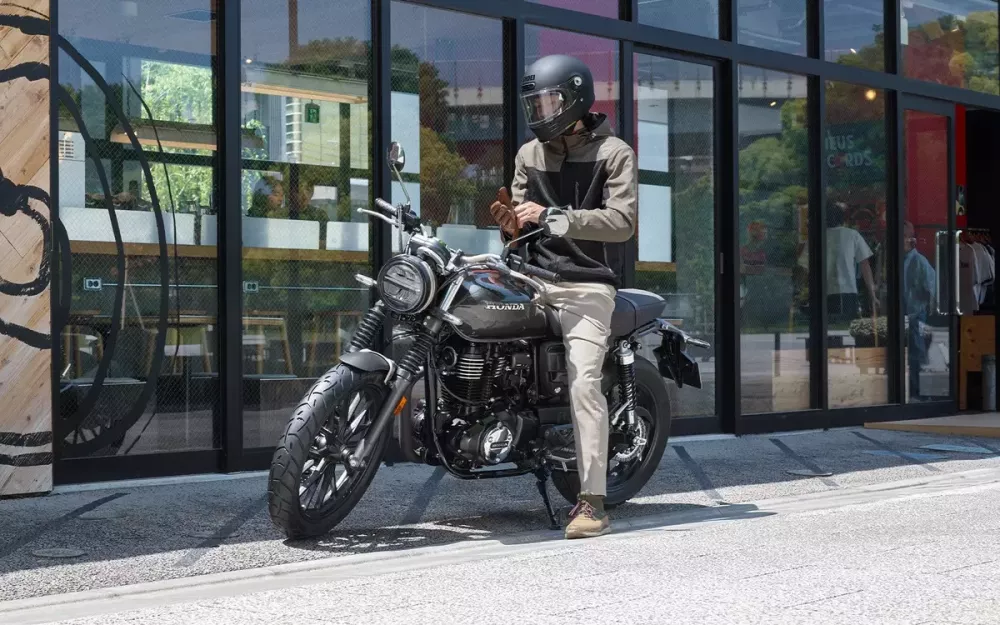 Honda GB350S là mẫu mô tô mang thiết kế theo hướng cổ điển