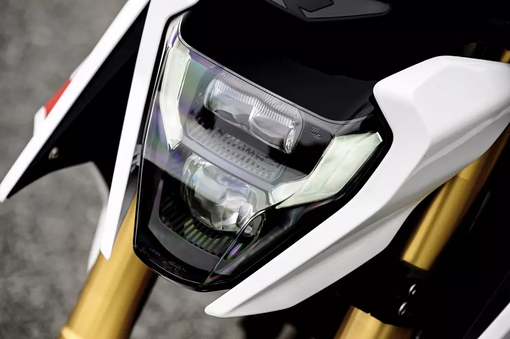 BMW F 450 R được trang bị đèn pha LED BMW F 450 R được trang bị đèn pha LED
