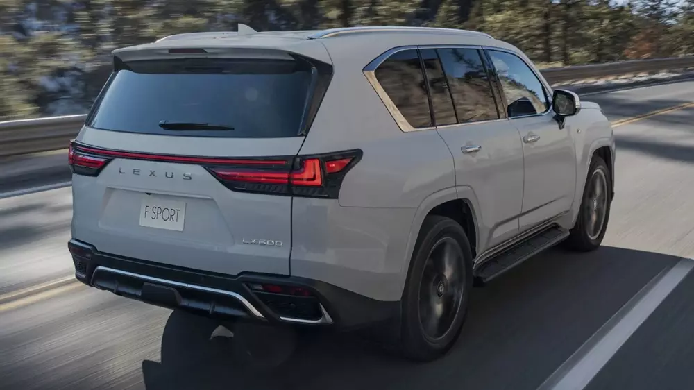 Không có gì bất ngờ khi Lexus LX F Sport sở hữu thiết kế thể thao hơn các bản còn lại Không có gì bất ngờ khi Lexus LX F Sport sở hữu thiết kế thể thao hơn các bản còn lại