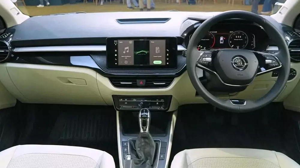 Khoang lái của Skoda Slavia 2026 có thêm bảng đồng hồ kỹ thuật số và màn hình thông tin giải trí lớn hơn