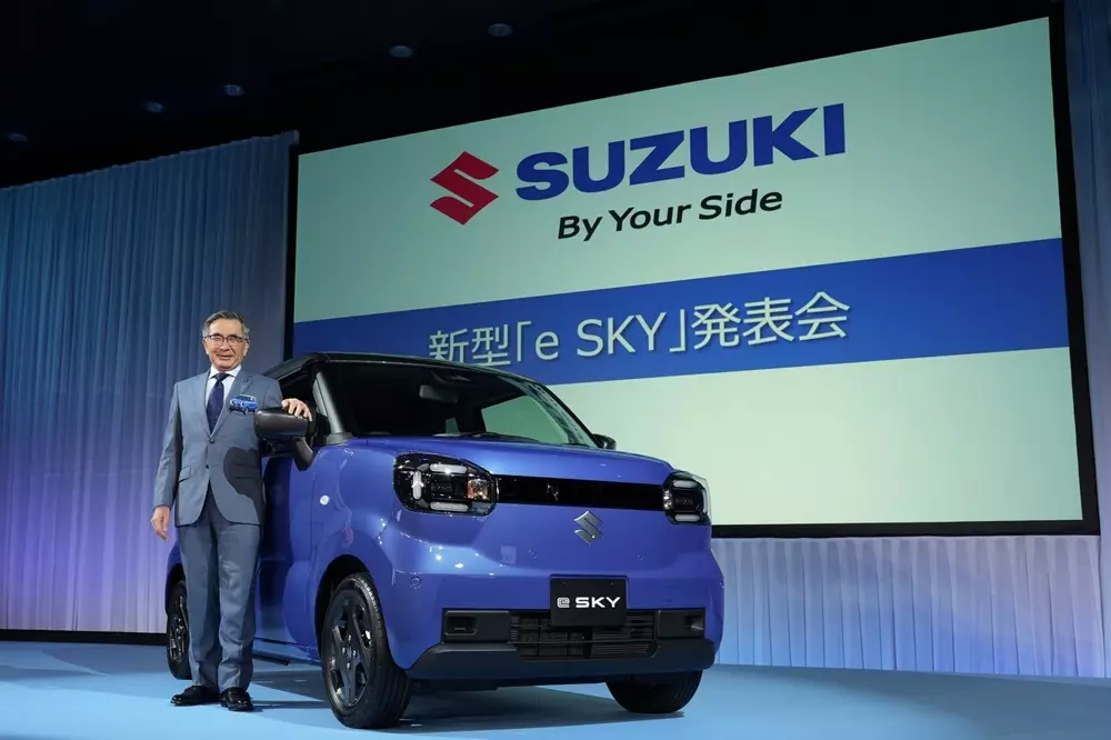 Suzuki eSky chính thức được tung ra ở thị trường Nhật Bản. Suzuki eSky chính thức được tung ra ở thị trường Nhật Bản.