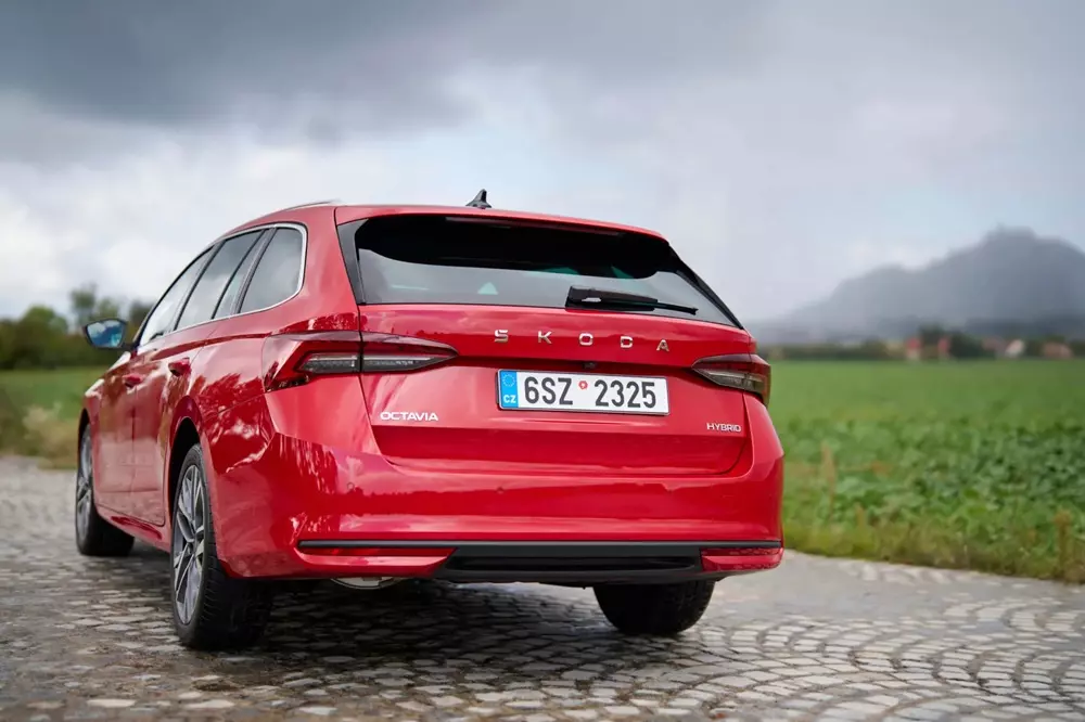 Skoda Octavia Hybrid với kiểu dáng Estate
