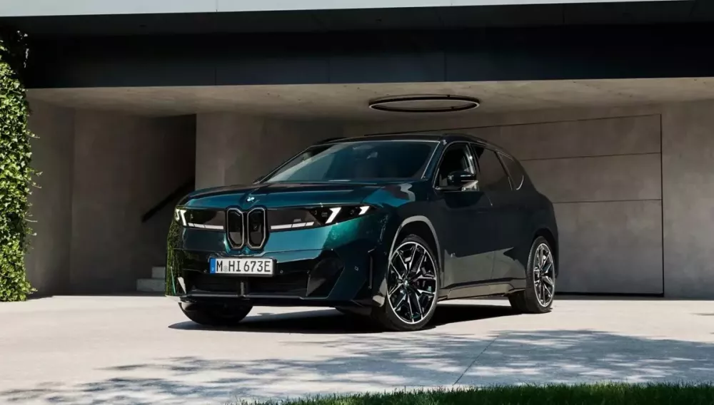 iX3 M60 xDrive sở hữu gói BMW M Sport và BMW Iconic Glow tiêu chuẩn