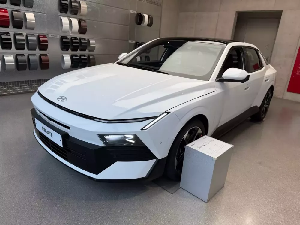 Bất chấp tranh cãi về giá, Hyundai Elantra thế hệ mới vẫn bán chạy như tôm tươi