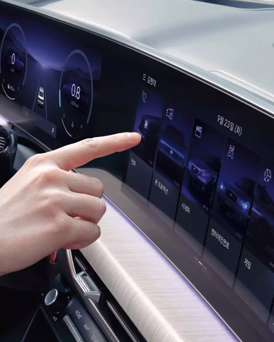 Hyundai Sonata 2027 sở hữu màn hình cong đặt nổi trên mặt táp-lô
