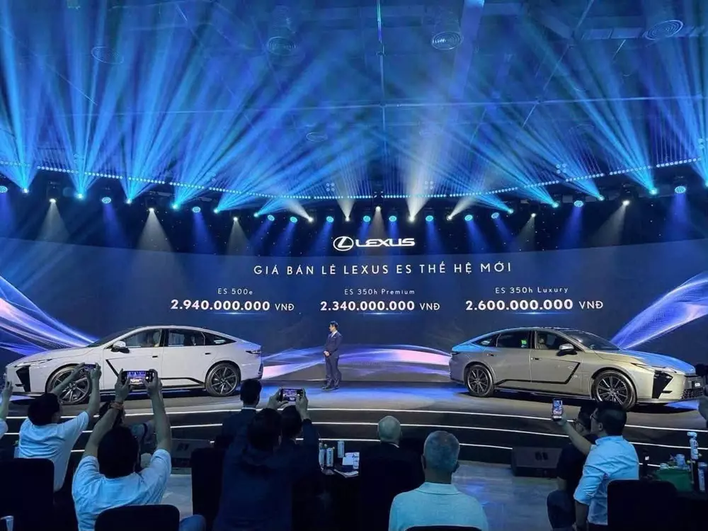 Lexus ES thế hệ mới chính thức ra mắt Việt Nam, có phiên bản thuần điện, giá từ 2,34 tỷ đồng