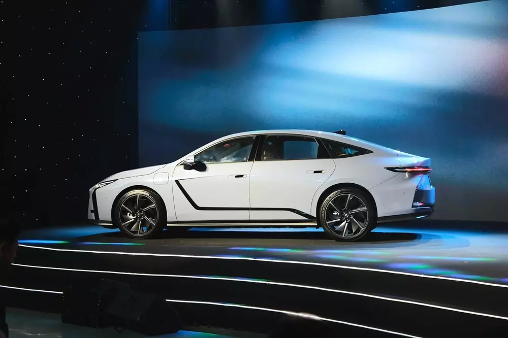 Lexus ES 2026 tăng đáng kể về kích thước so với thế hệ cũ