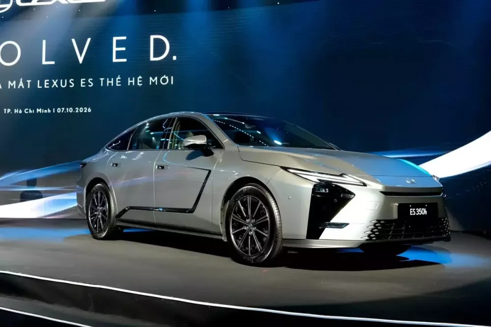 Lexus ES 2026 bản hybrid dùng mâm 19 inch