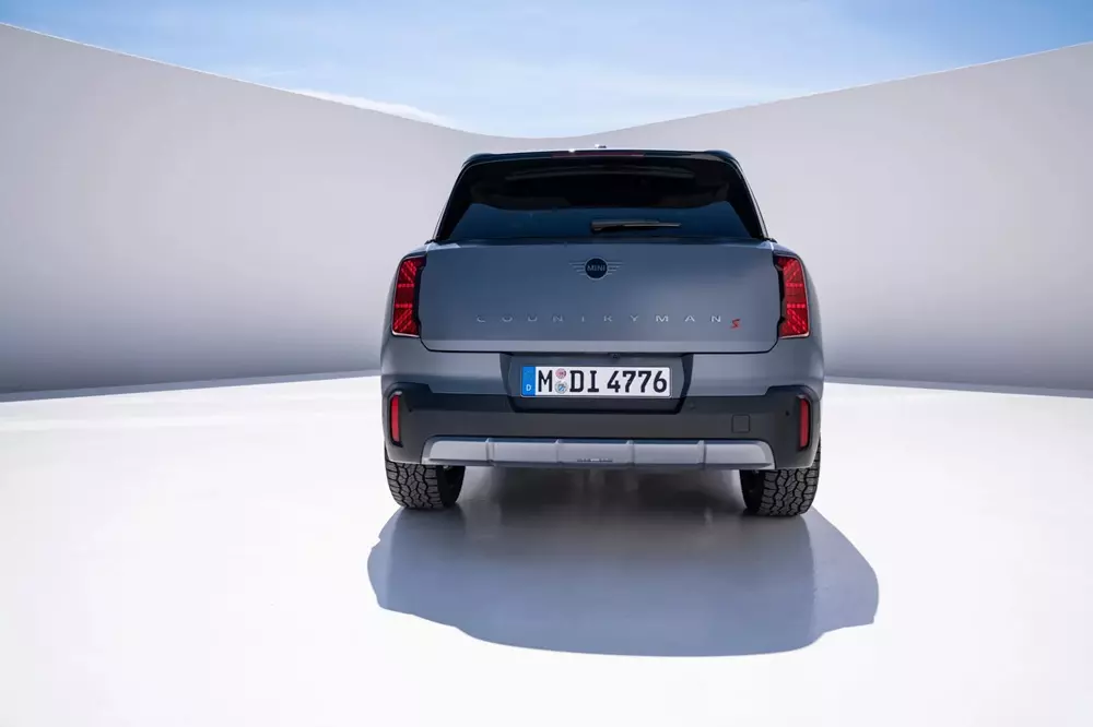 MINI Countryman Untamed Edition 2027 có nhiều chi tiết ngoại thất màu xám đậm MINI Countryman Untamed Edition 2027 có nhiều chi tiết ngoại thất màu xám đậm