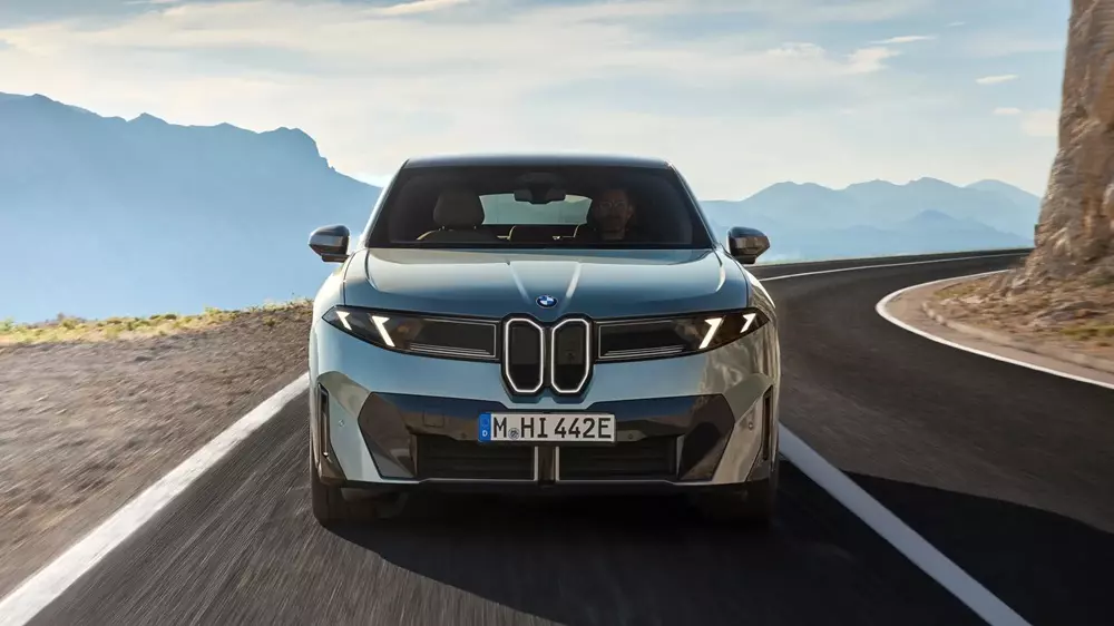 BMW iX4 có công suất sạc tối đa 400 kW