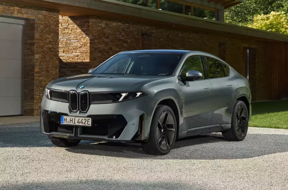 BMW ra mắt SUV thuần điện iX4 mới