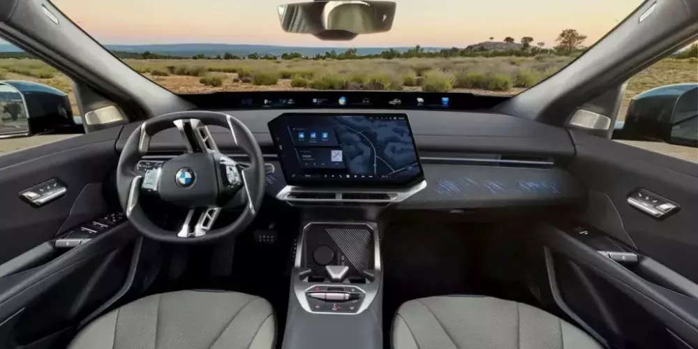 BMW iX4 sở hữu khoang lái hiện đại