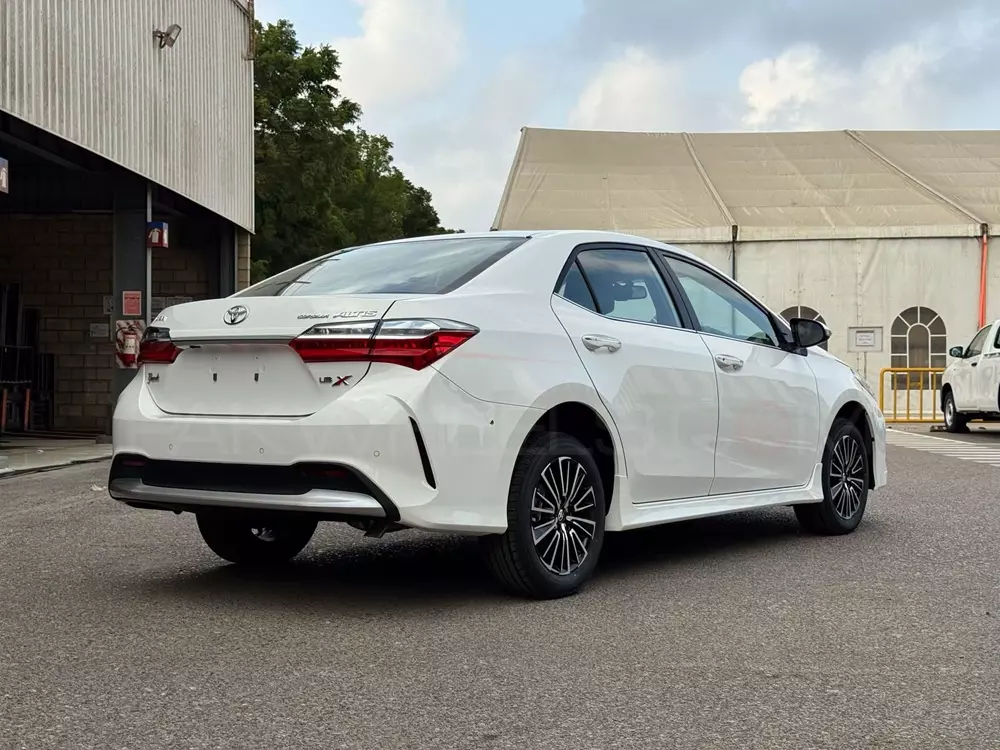 Toyota Corolla Altis 2027 có thêm cảm biến trước/sau để hỗ trợ đỗ xe