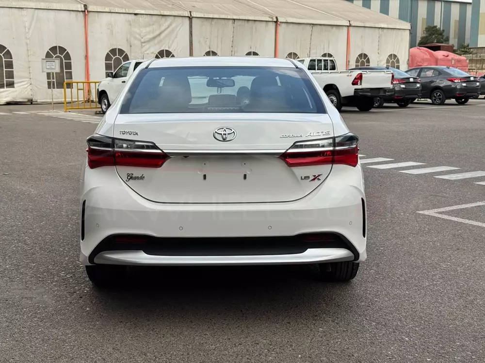 Toyota Corolla Altis 2027 có thêm cản sau mới