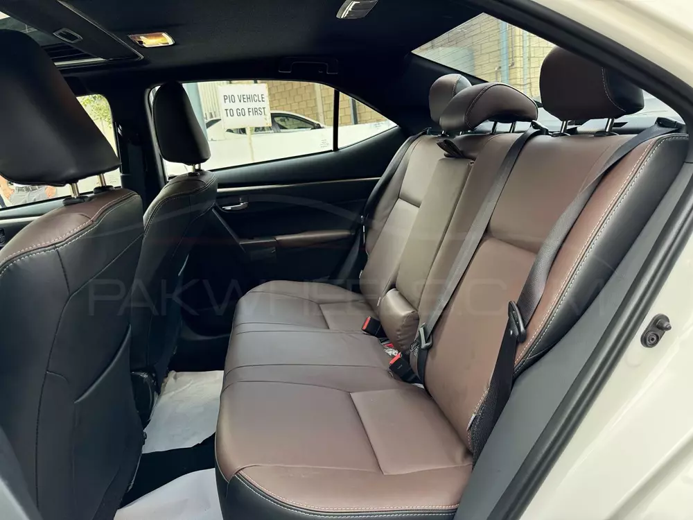 Hàng ghế sau của Toyota Corolla Altis 2027